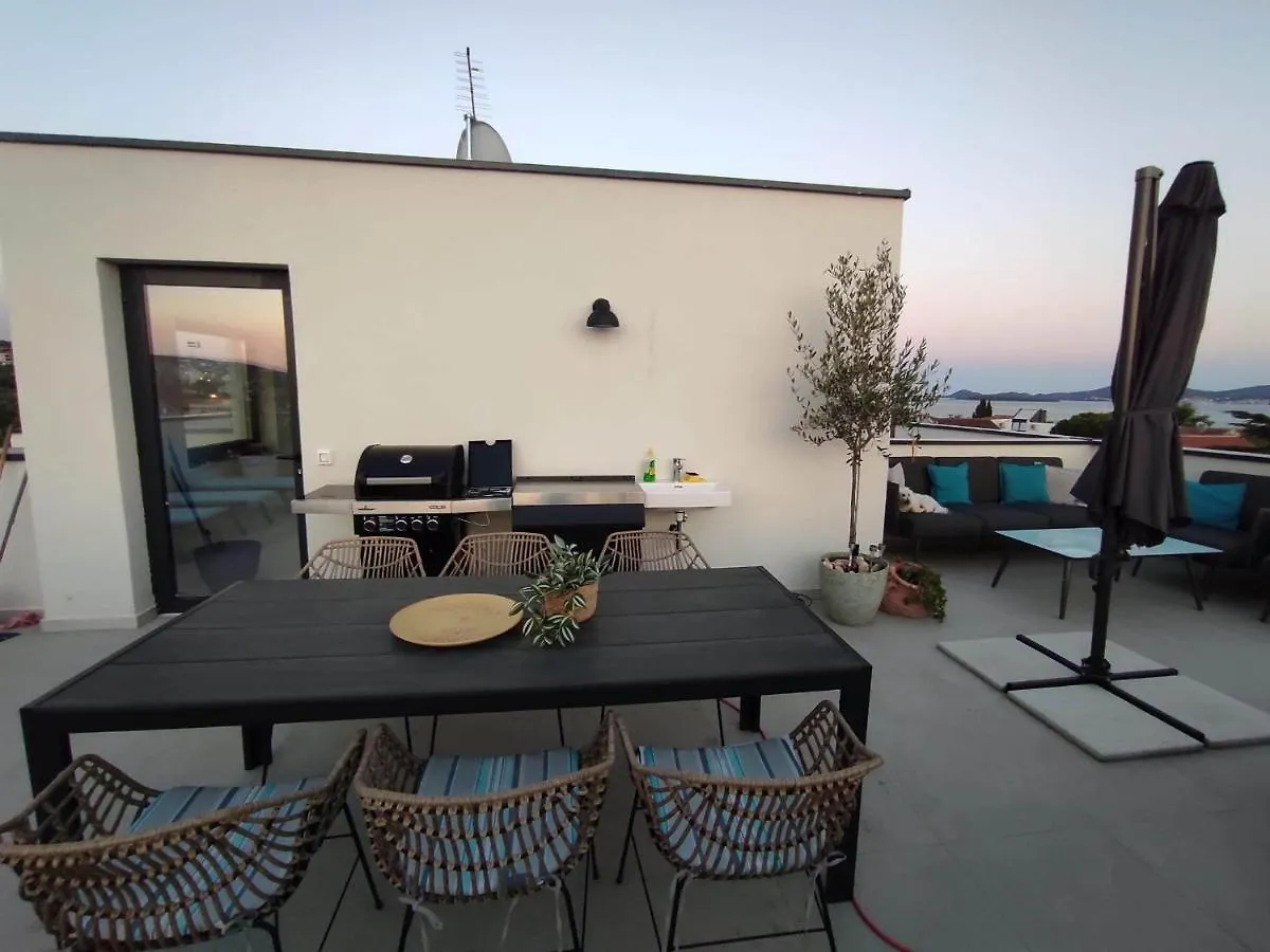 Penthouse Aurelia, Rooftop Terrace & Jacuzzi Turanj