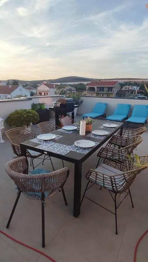 Penthouse Aurelia, Rooftop Terrace & Jacuzzi Turanj