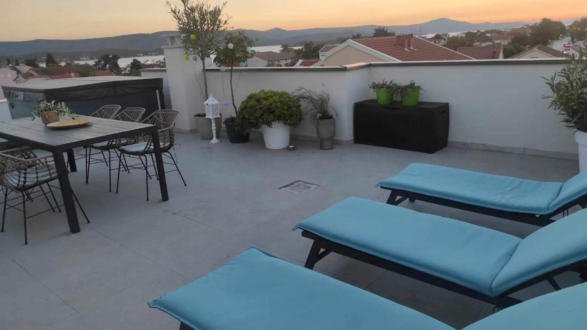 Penthouse Aurelia, Rooftop Terrace & Jacuzzi Turanj Apartment