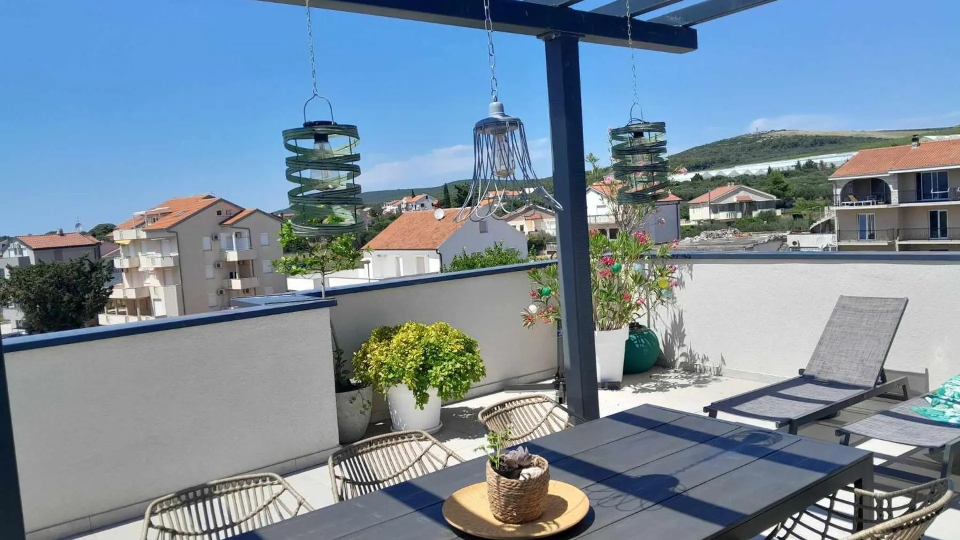 Apartment Penthouse Aurelia, Rooftop Terrace & Jacuzzi Turanj